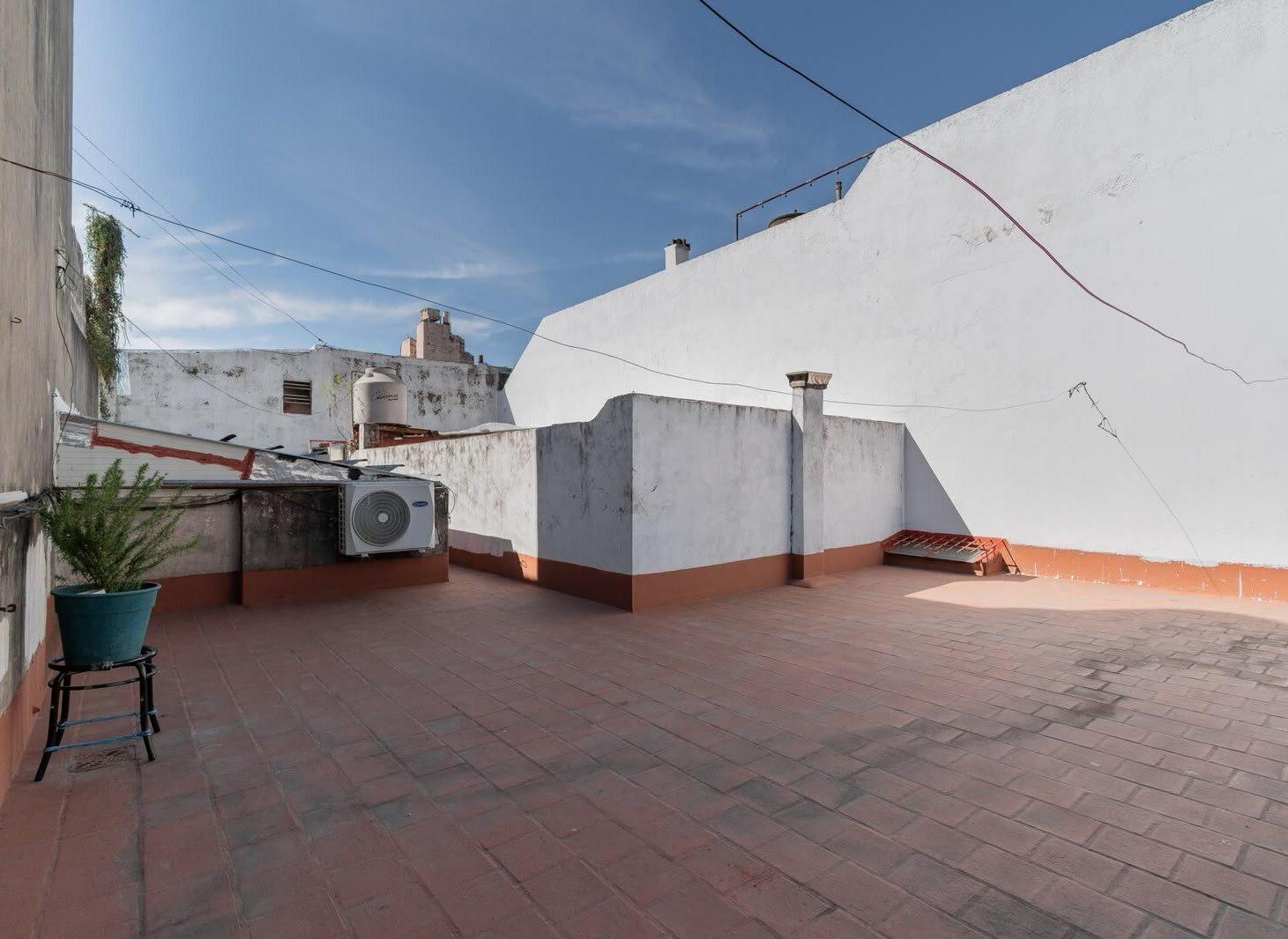 Foto de VENTA - CASA - LOTE PROPIO - 4 AMBIENTES - TERRAZA - PATIO - LA PATERNAL, imagen 4