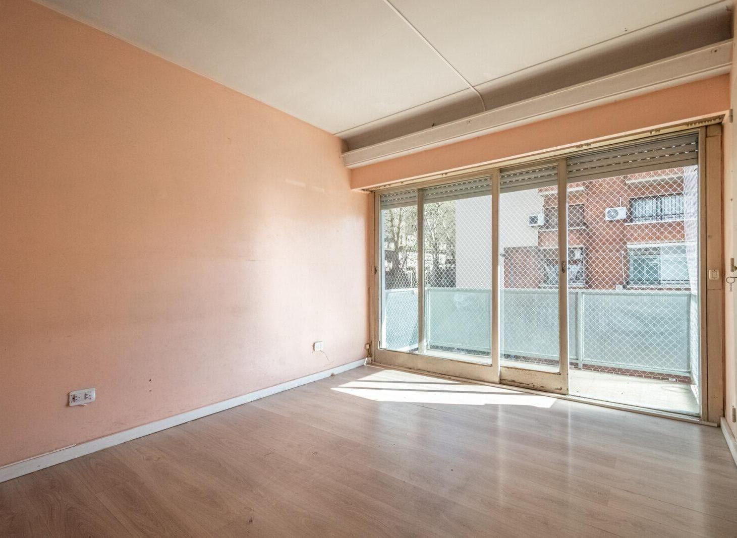 Foto de VENTA - DEPARTAMENTO - PISO 4 AMBIENTES - DOBLE BALCON - BAJAS EXPENSAS, imagen 2