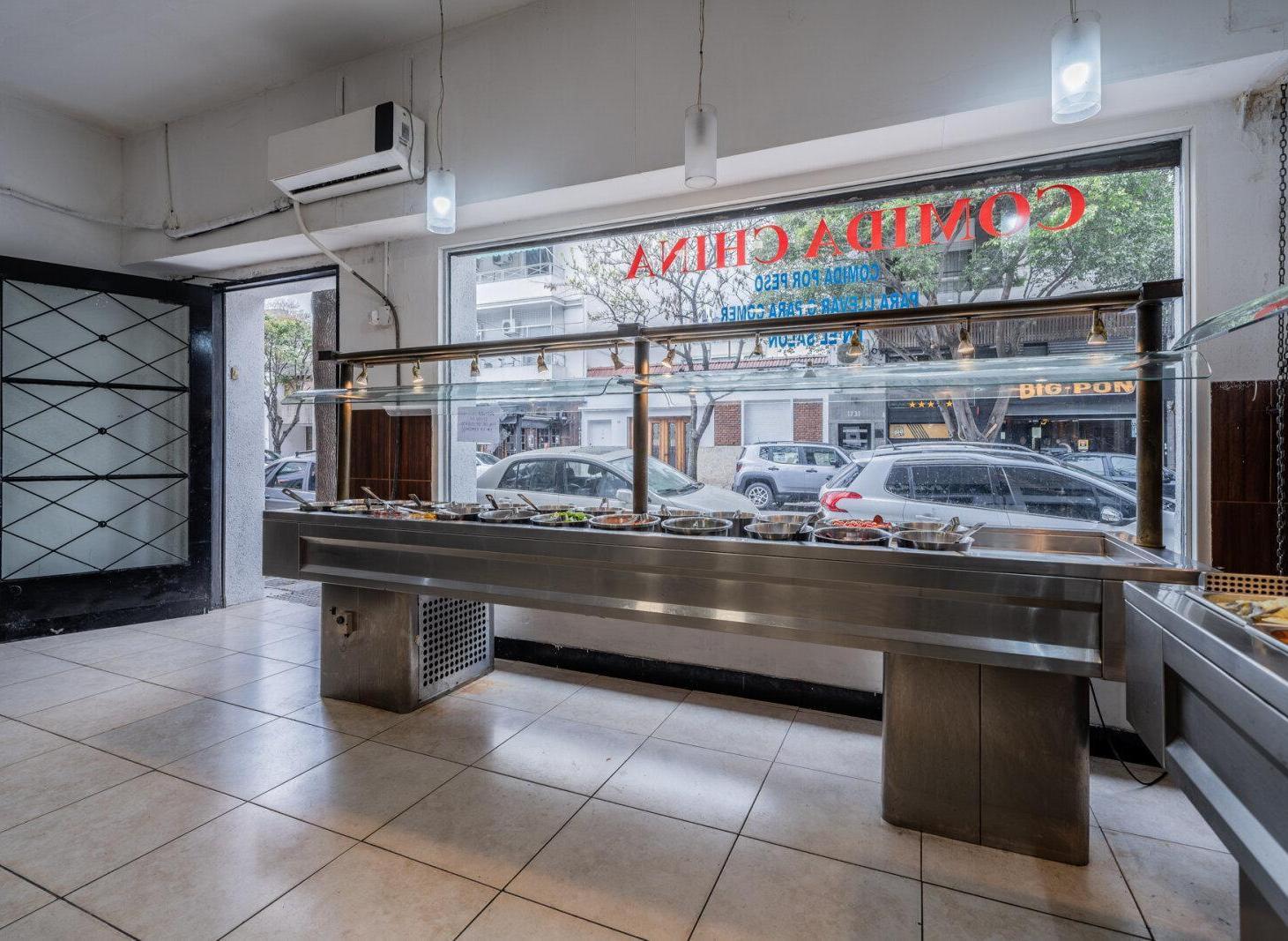 Foto de LOCAL COMERCIAL GASTRONOMICO - 7m x 31m - Vidriera, imagen 2