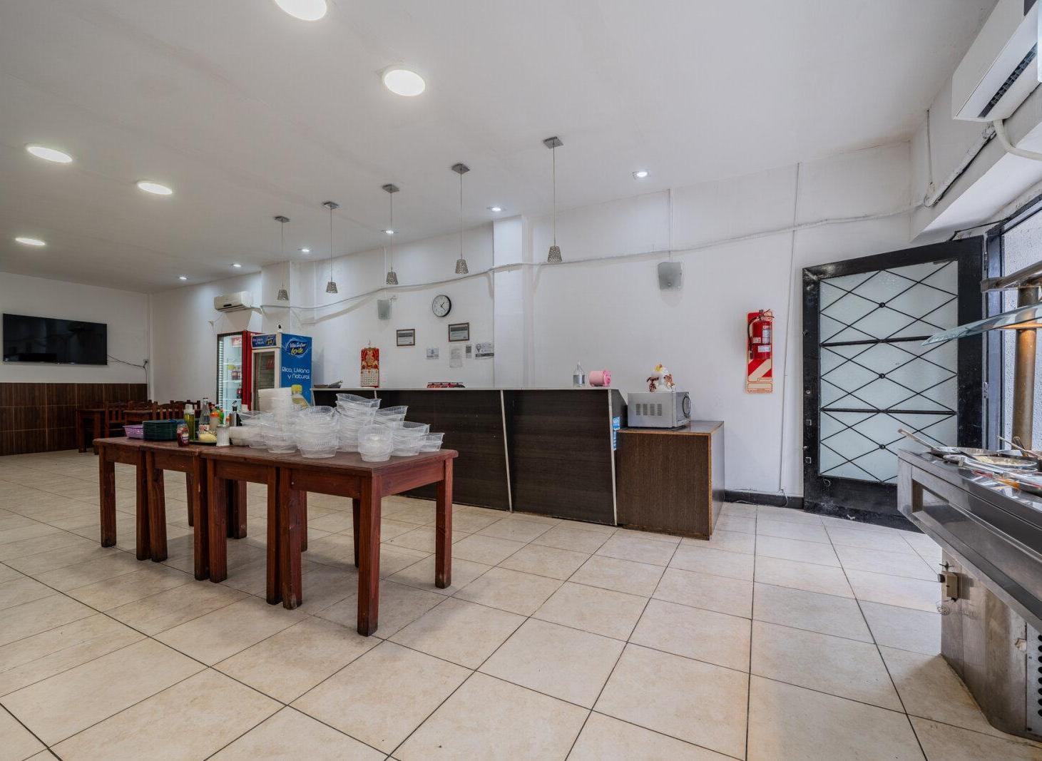 Foto de LOCAL COMERCIAL GASTRONOMICO - 7m x 31m - Vidriera, imagen 4
