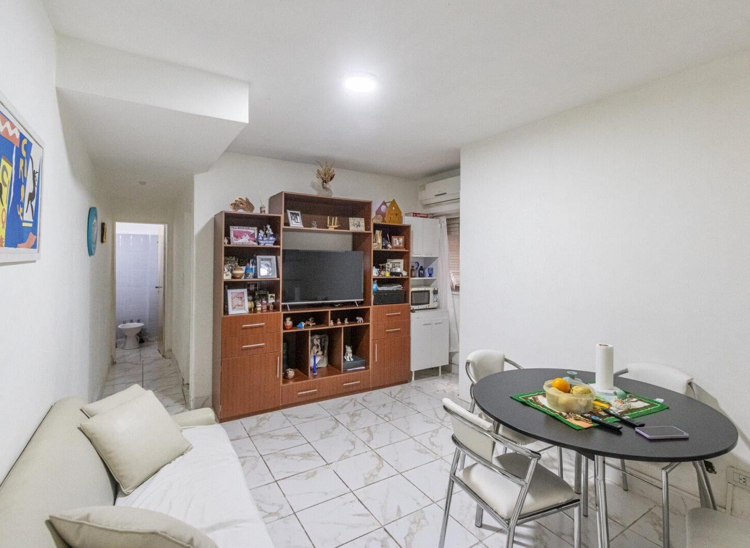 Foto de VENTA- DEPARTAMENTO- 2 AMBINTES- CON COCINA SEPARADA- PARQUE CHACABUCO, imagen 2