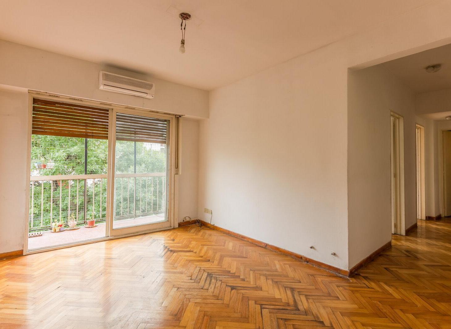Foto de Venta Tres ambientes muy luminoso al frente con balcon, imagen 2
