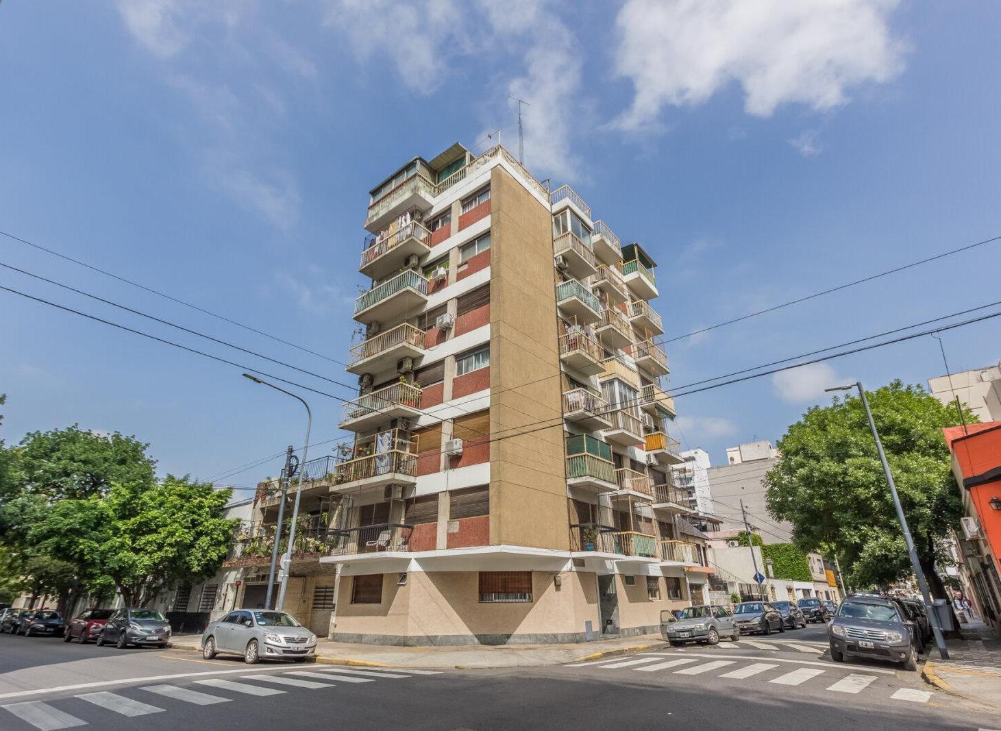 Foto de Venta Tres ambientes muy luminoso al frente con balcon, imagen 1