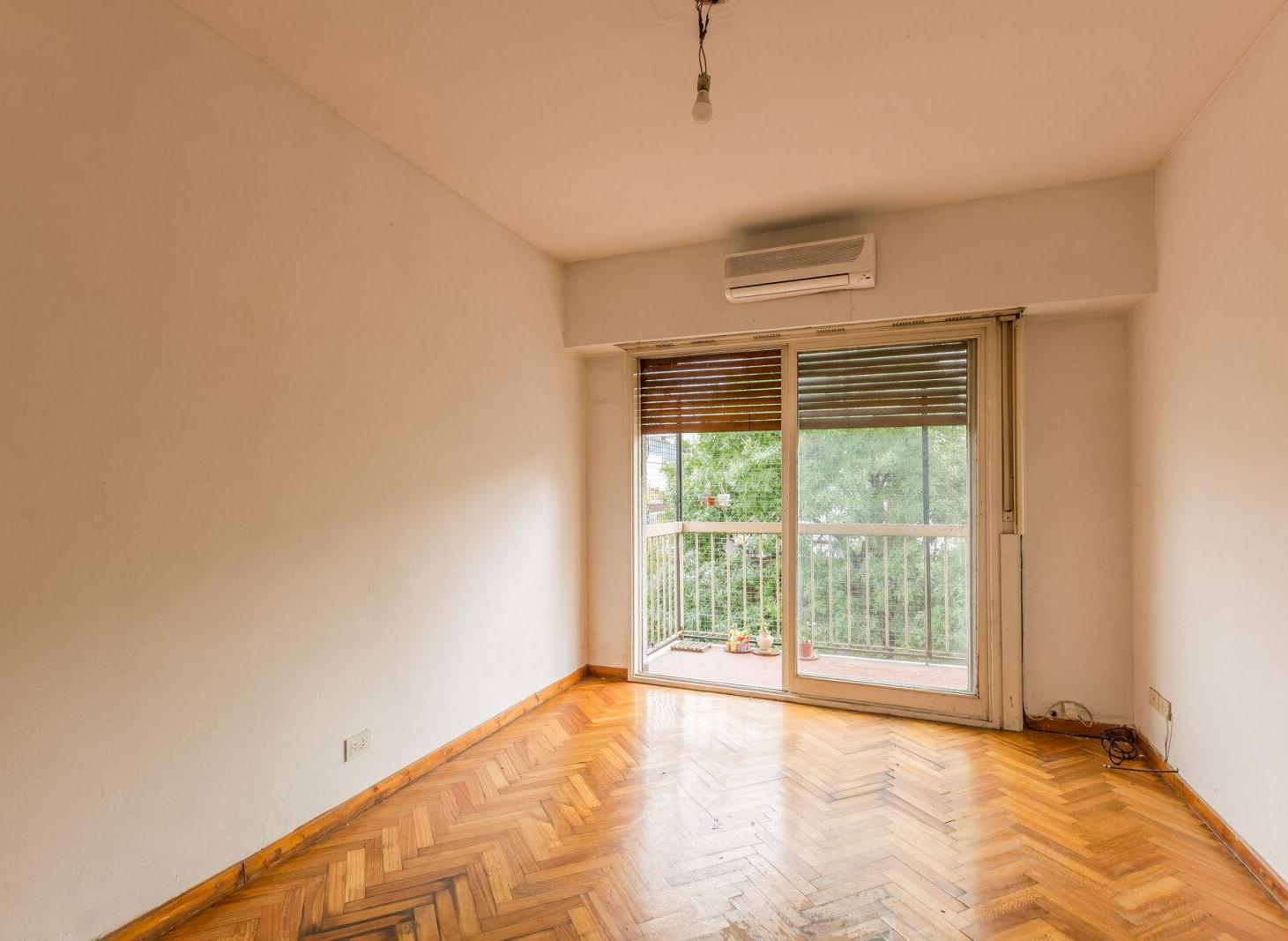 Foto de Venta Tres ambientes muy luminoso al frente con balcon, imagen 3