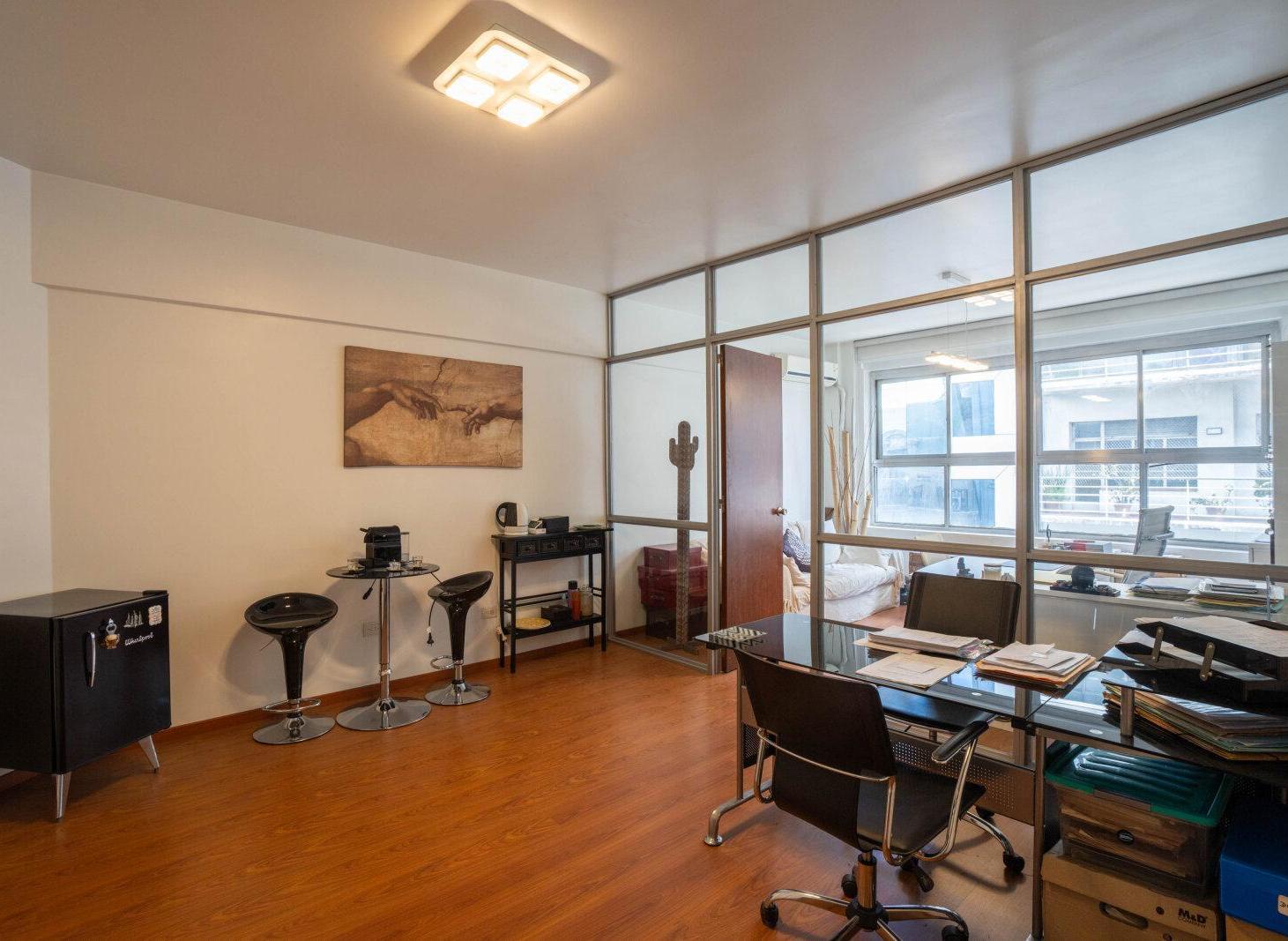 Foto de Oficina Monoambiente al Frente Muy Luminosa con Baño Privado en zona, imagen 1