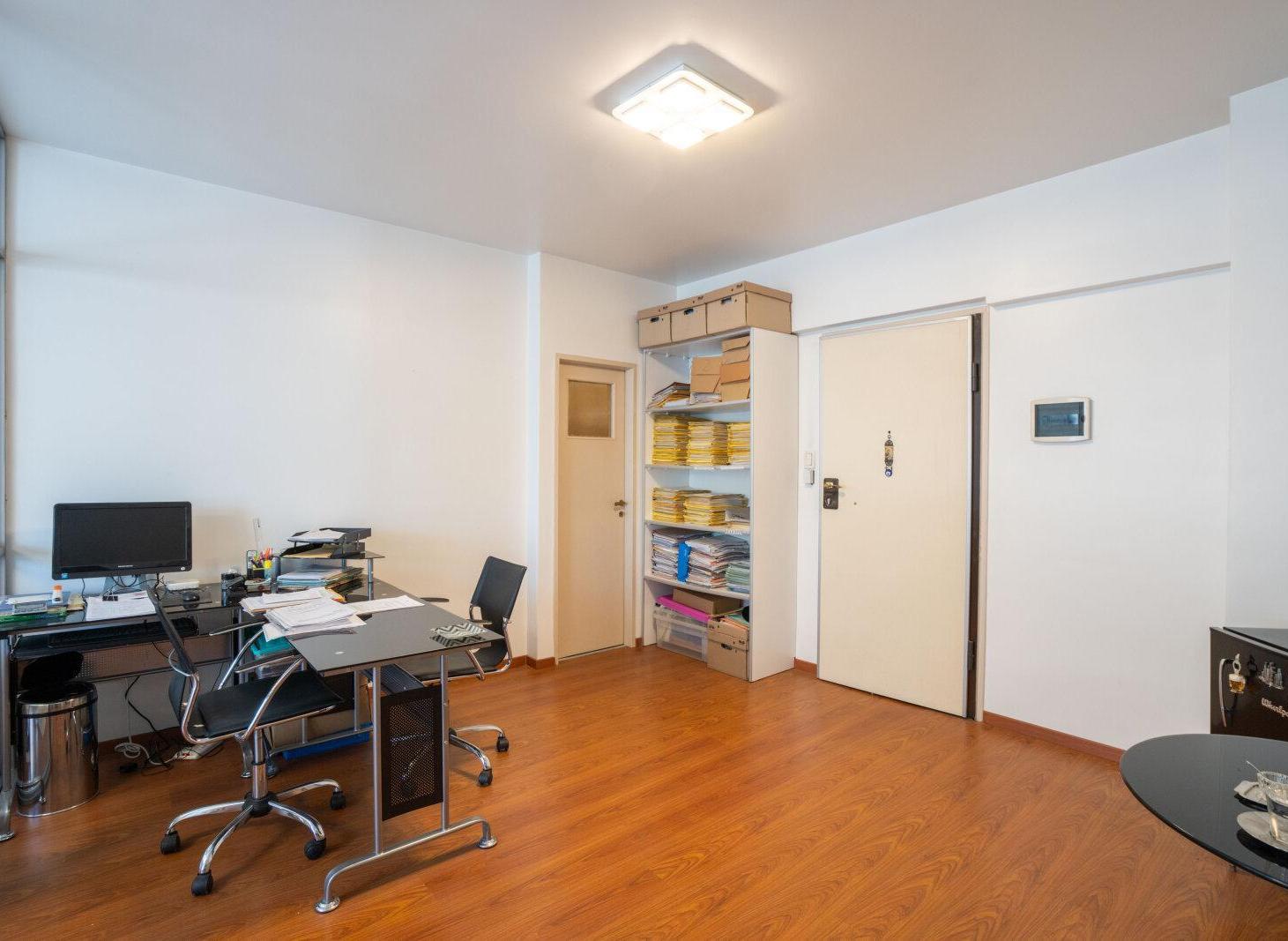 Foto de Oficina Monoambiente al Frente Muy Luminosa con Baño Privado en zona, imagen 3