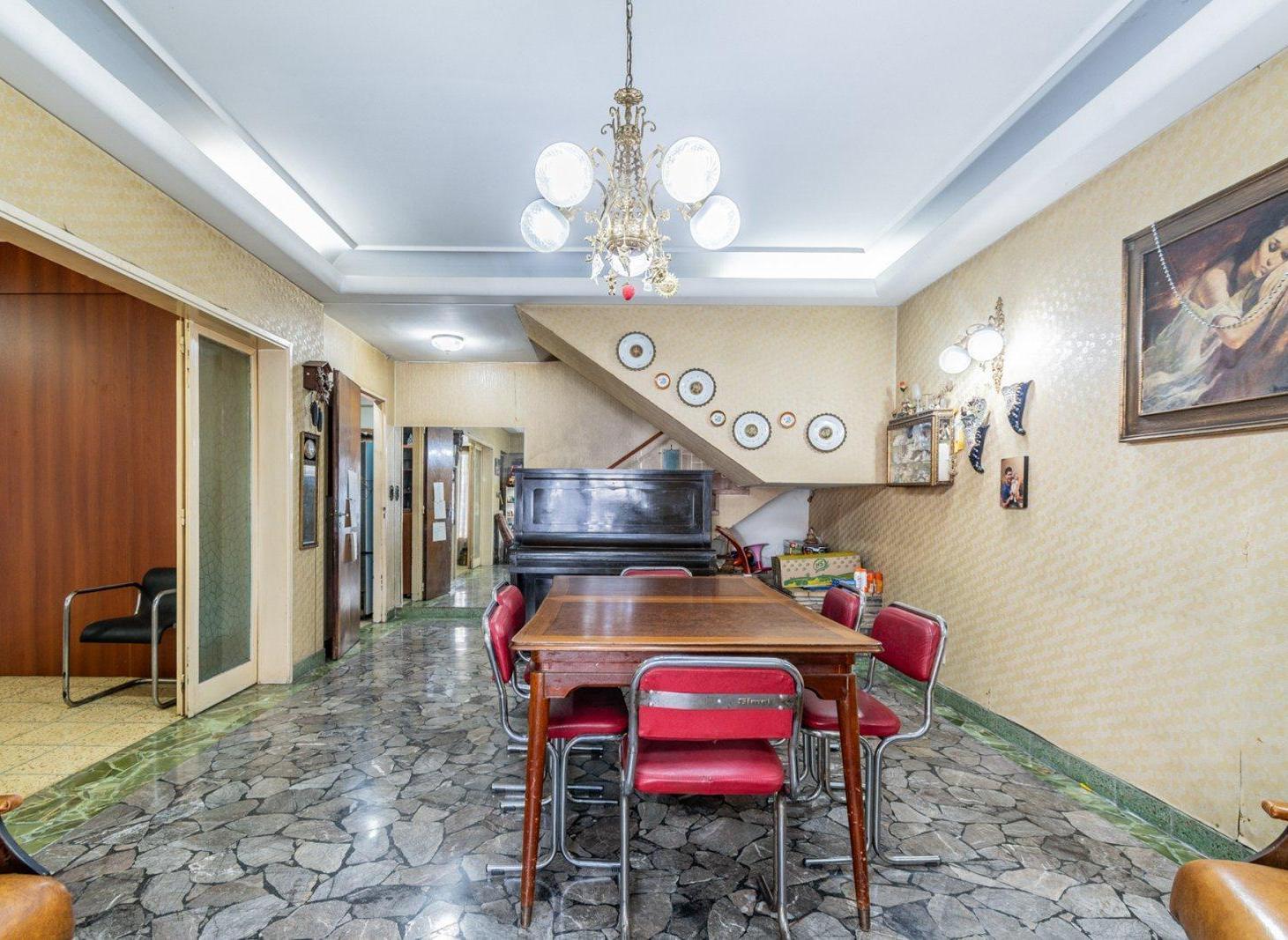 Foto de Venta Casa Villa Del Parque 3 Plantas Cochera Pileta, imagen 3