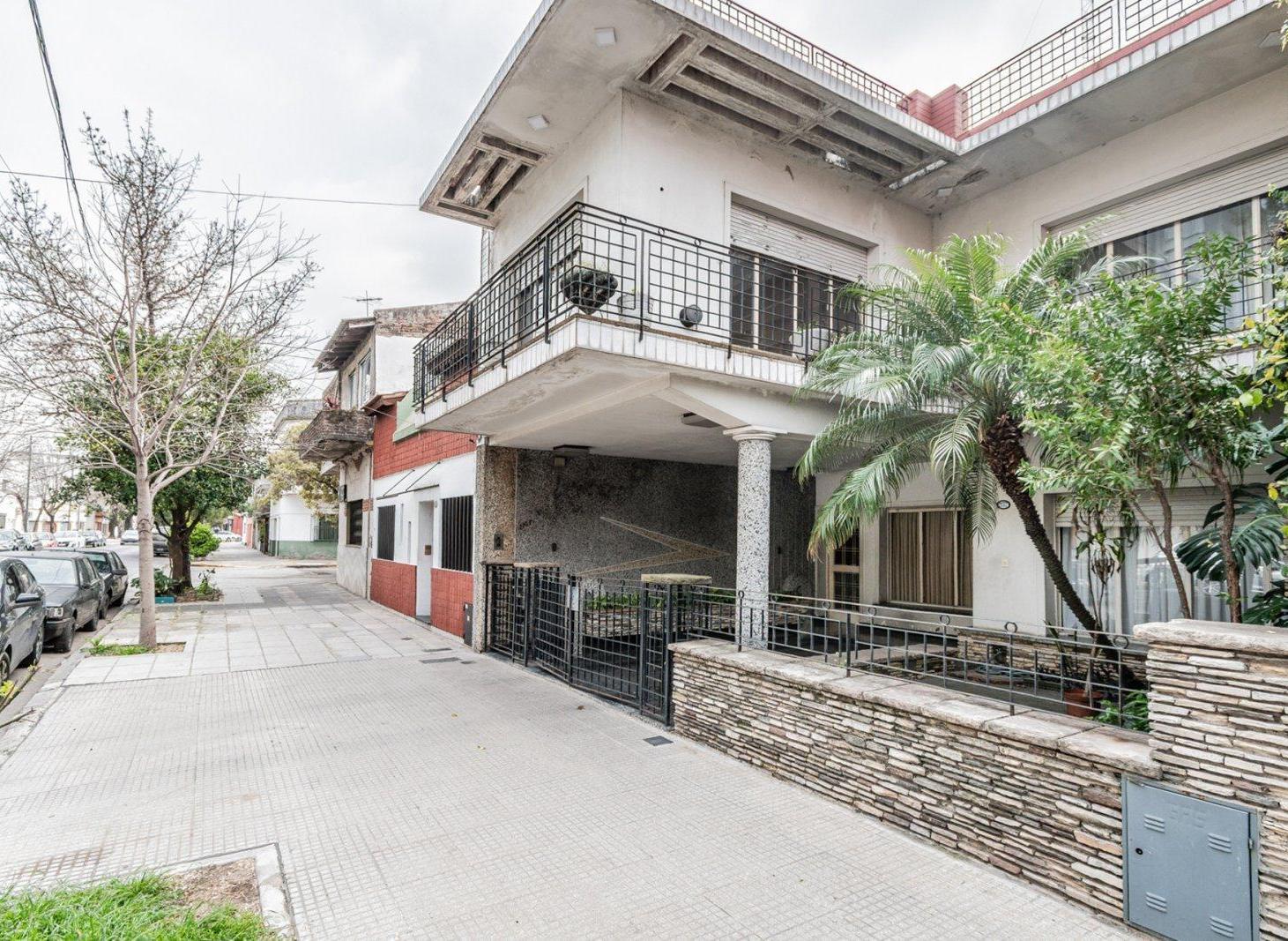 Foto de Venta Casa Villa Del Parque 3 Plantas Cochera Pileta, imagen 1