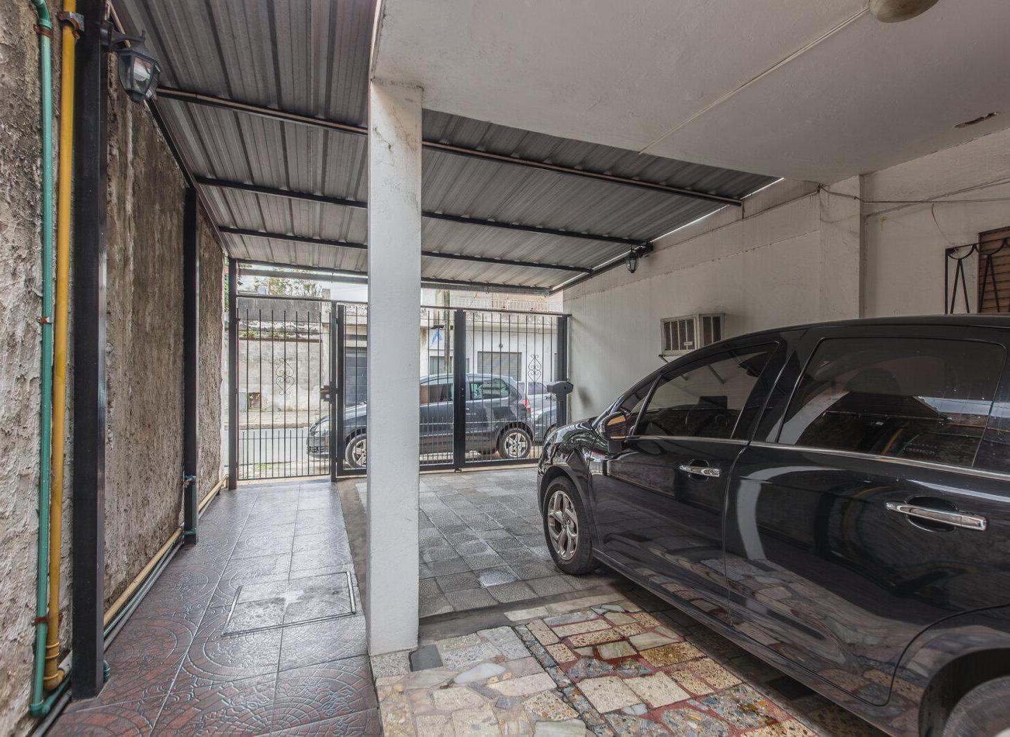 Foto de Venta Villa Celina Lote Triple Casa Taller Cochera Jardin, imagen 5