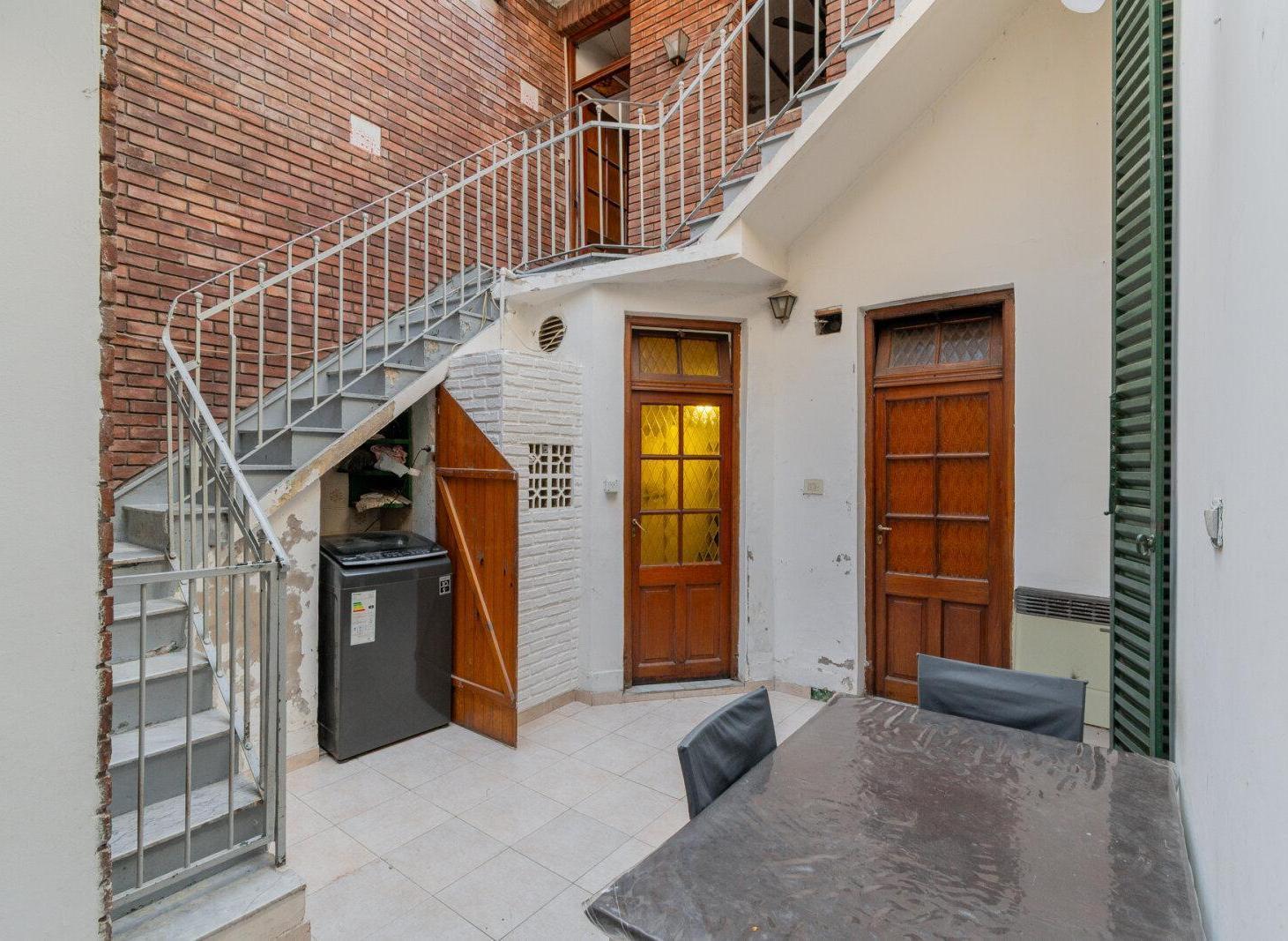 Foto de Venta PH 3 ambientes con escritorio en Caballito - a reciclar, terraza, imagen 1
