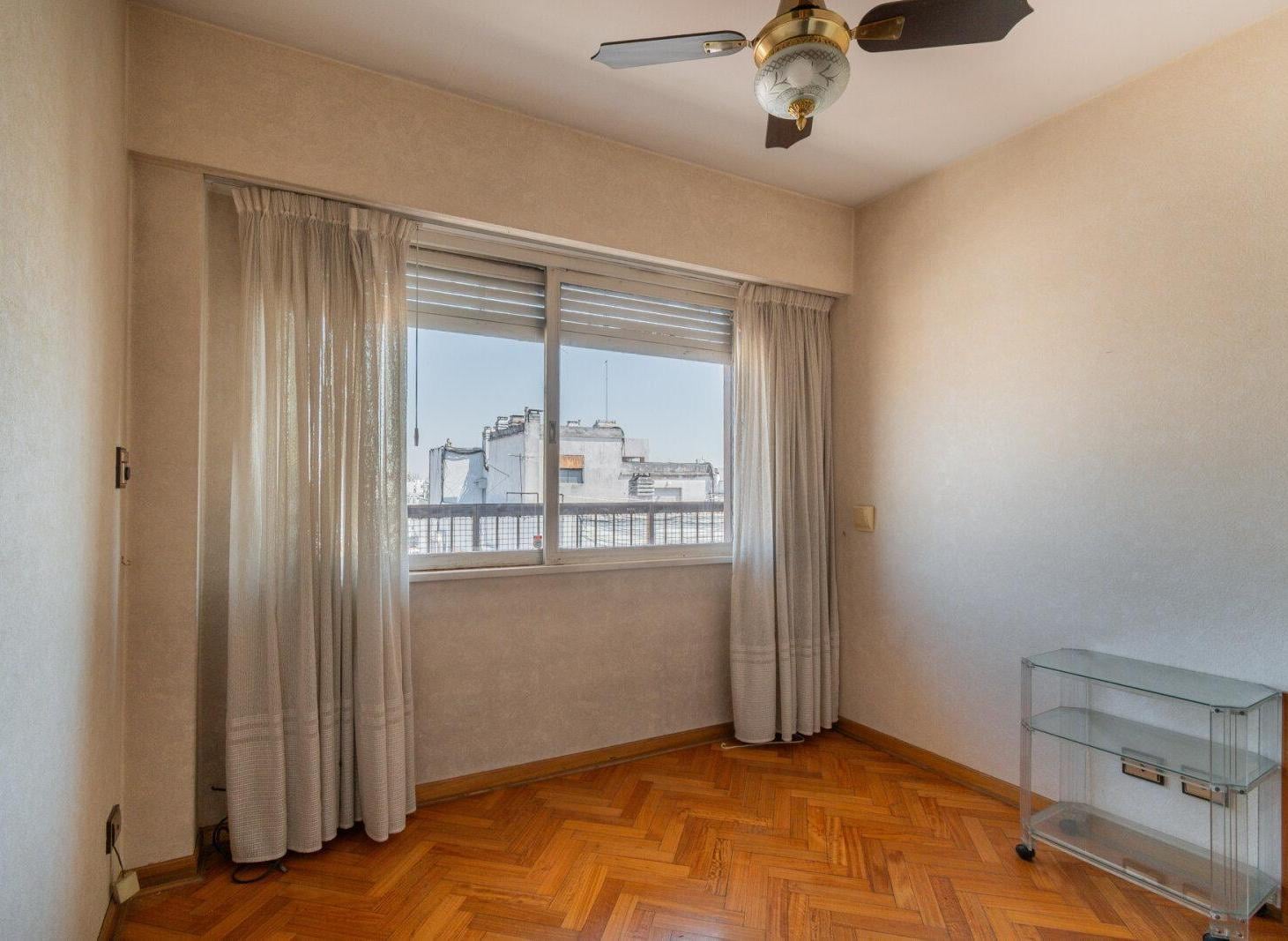 Foto de VENTA - DEPARTAMENTO - 4 AMBIEMTES - LUMINOSO - BALCON - BAULERA, imagen 4