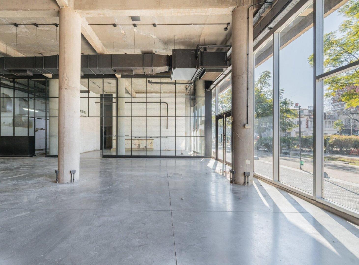 Foto de DOHO Local en PB con cochera. Planta libre al Frente, con ventana piso, imagen 5