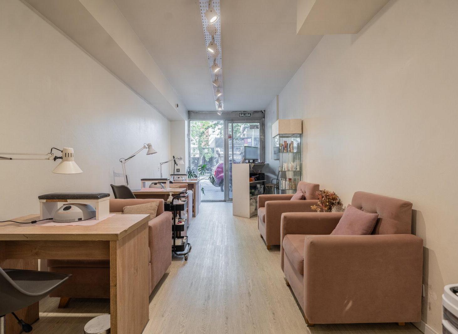Foto de Venta local comercial Av. Córdoba · Vidriera · Con renta, imagen 2