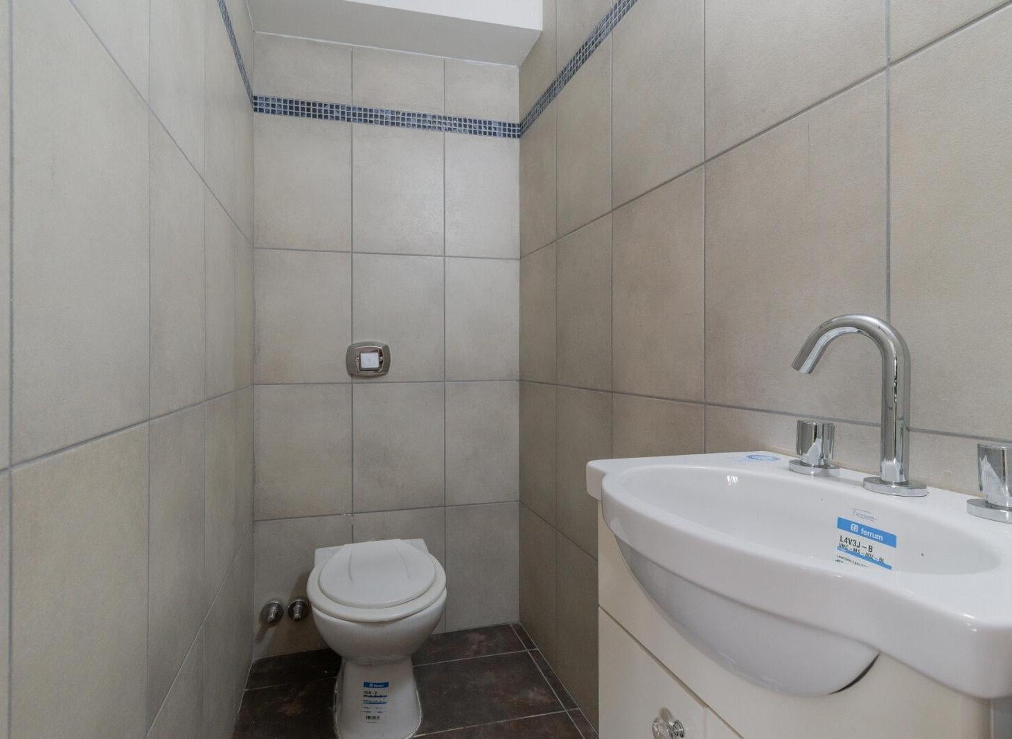 Foto de VENTA - MONOAMBIENTE DIVISIBLE - BALCÓN - VISTA ABIERTA - APTO, imagen 5