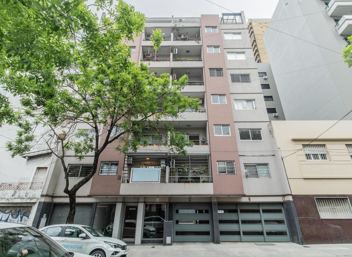 Foto de DEPARTAMENTO . FRENTE . BALCÓN Y COCHERA CUBIERTA.BAULERA, imagen 2