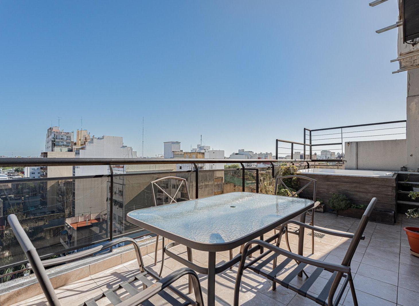 Foto de Dúplex de 4 ambientes con balcón terraza, jacuzzi y 2 cocheras en, imagen 3
