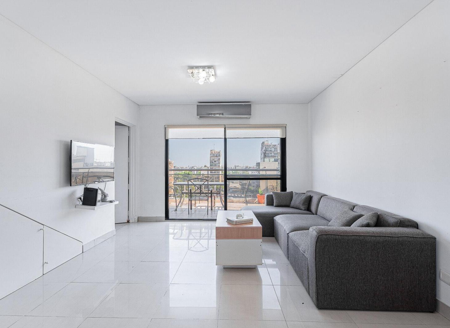 Foto de Dúplex de 4 ambientes con balcón terraza, jacuzzi y 2 cocheras en, imagen 4