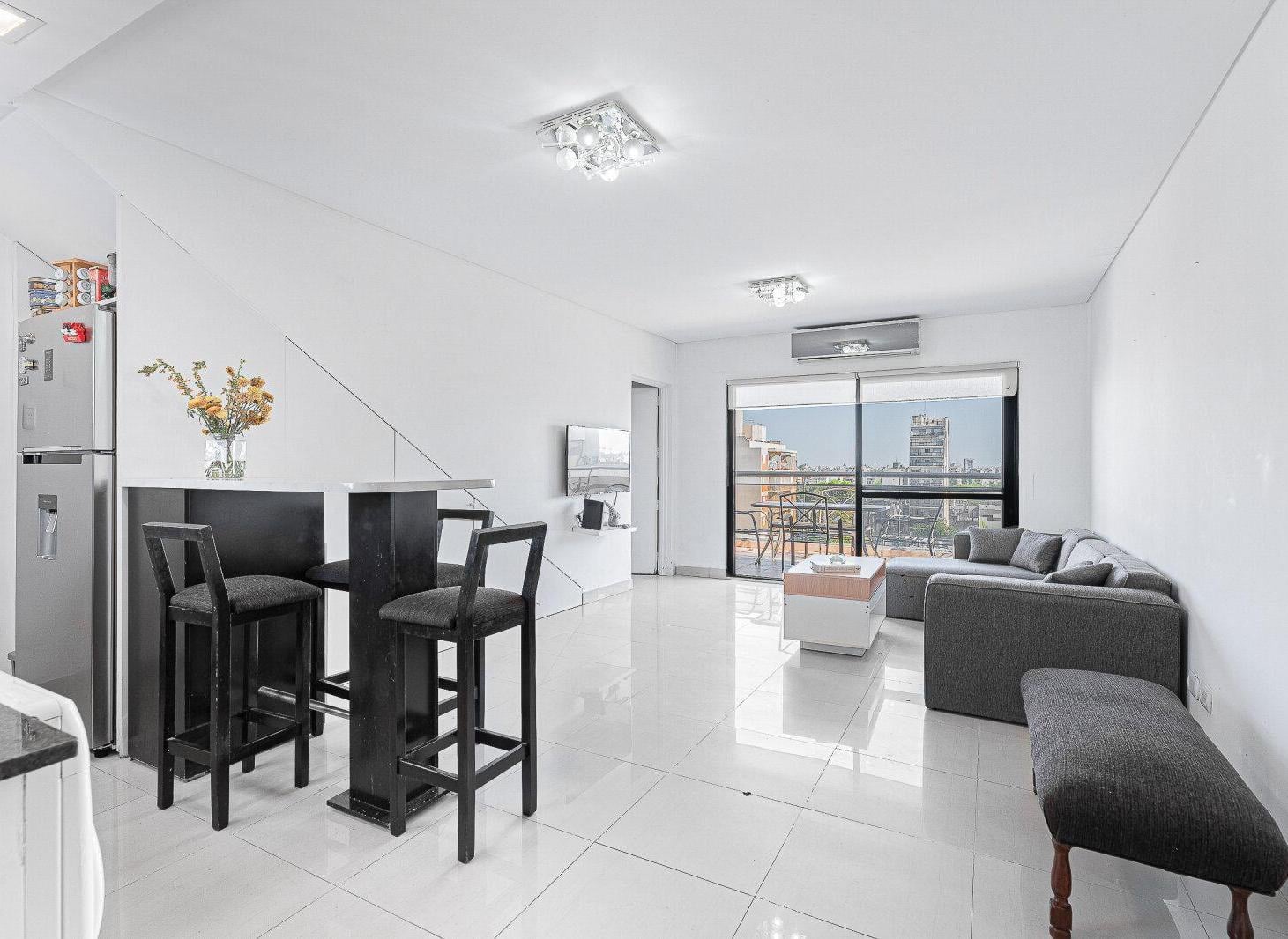 Foto de Dúplex de 4 ambientes con balcón terraza, jacuzzi y 2 cocheras en, imagen 5