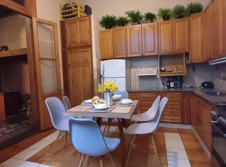 Encanto histórico en el corazón de San Telmo 5 ambientes 2