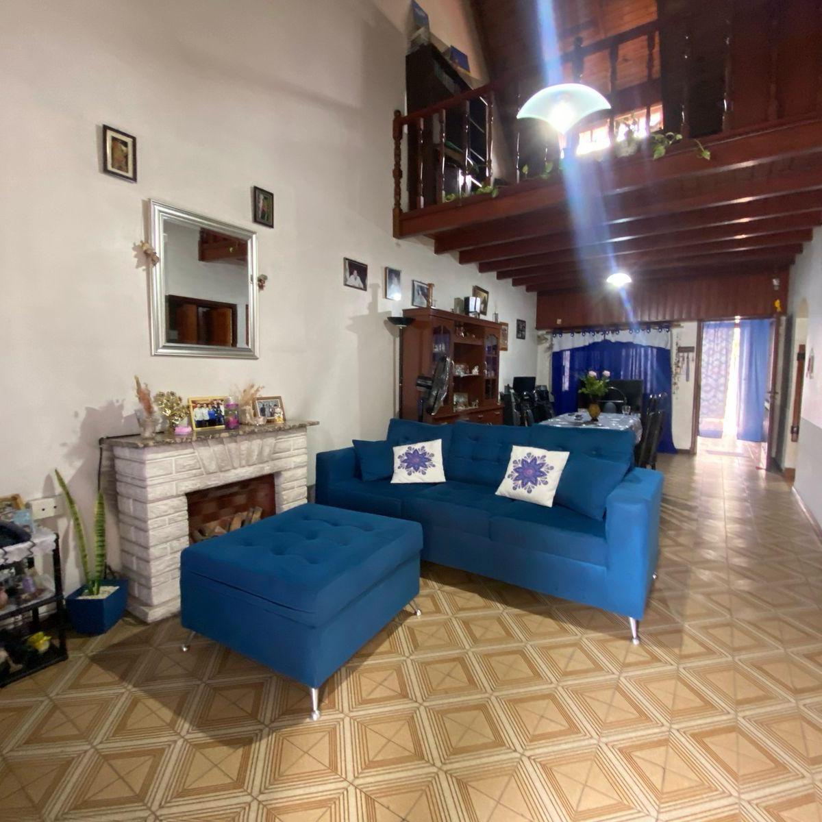 Excelente Casa en Venta Zona Parque Lomas. 2