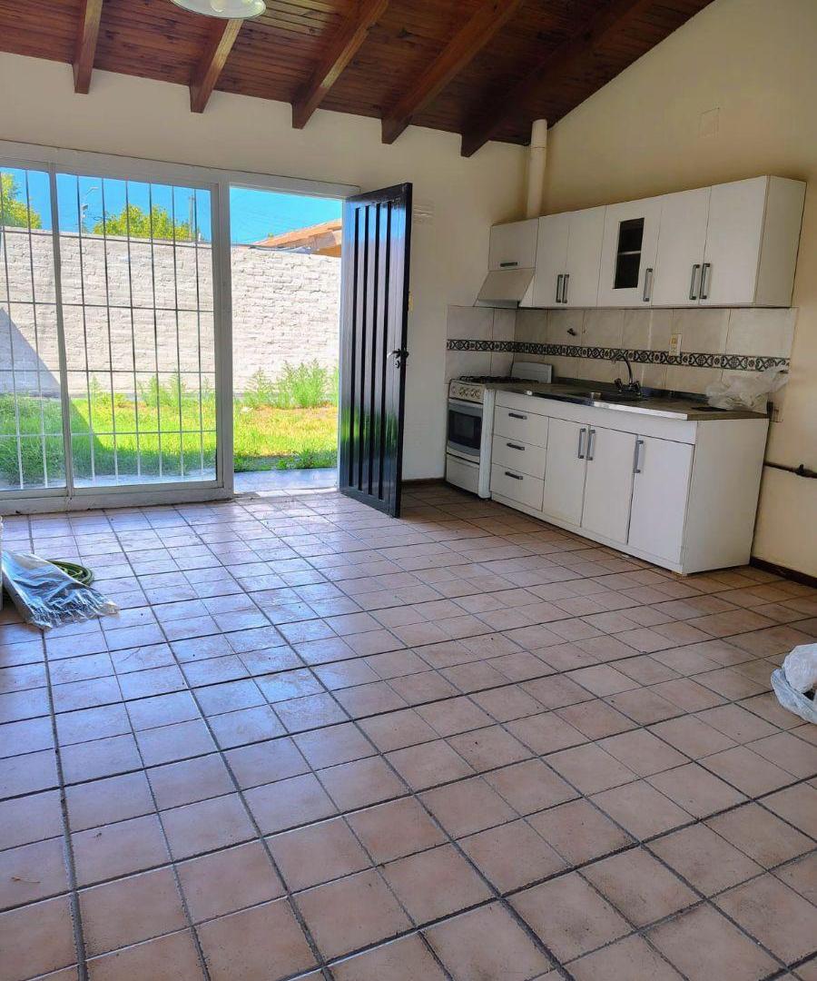 Foto de VENTA CASA esquina Luzuriaga Maipu Irigoyen y Chacabuco Mendoza, imagen 2