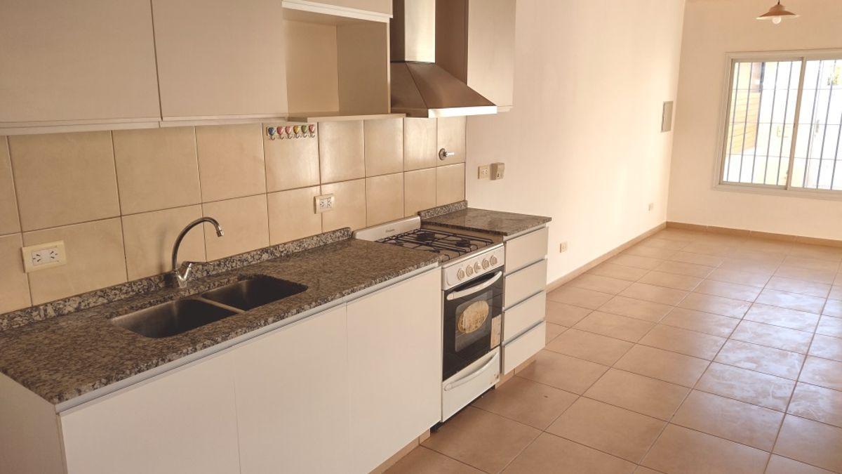 Foto de Alquiler Luminosa Casa en Maipú cerca del Torreón, imagen 5