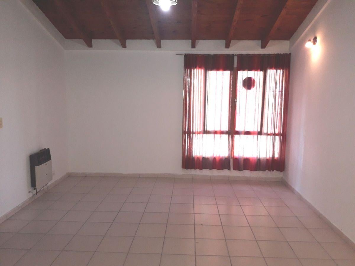 Foto de Casa en Alquiler de 3 dormitorios en Barrio 21 de Julio Lujan de Cuyo, imagen 4