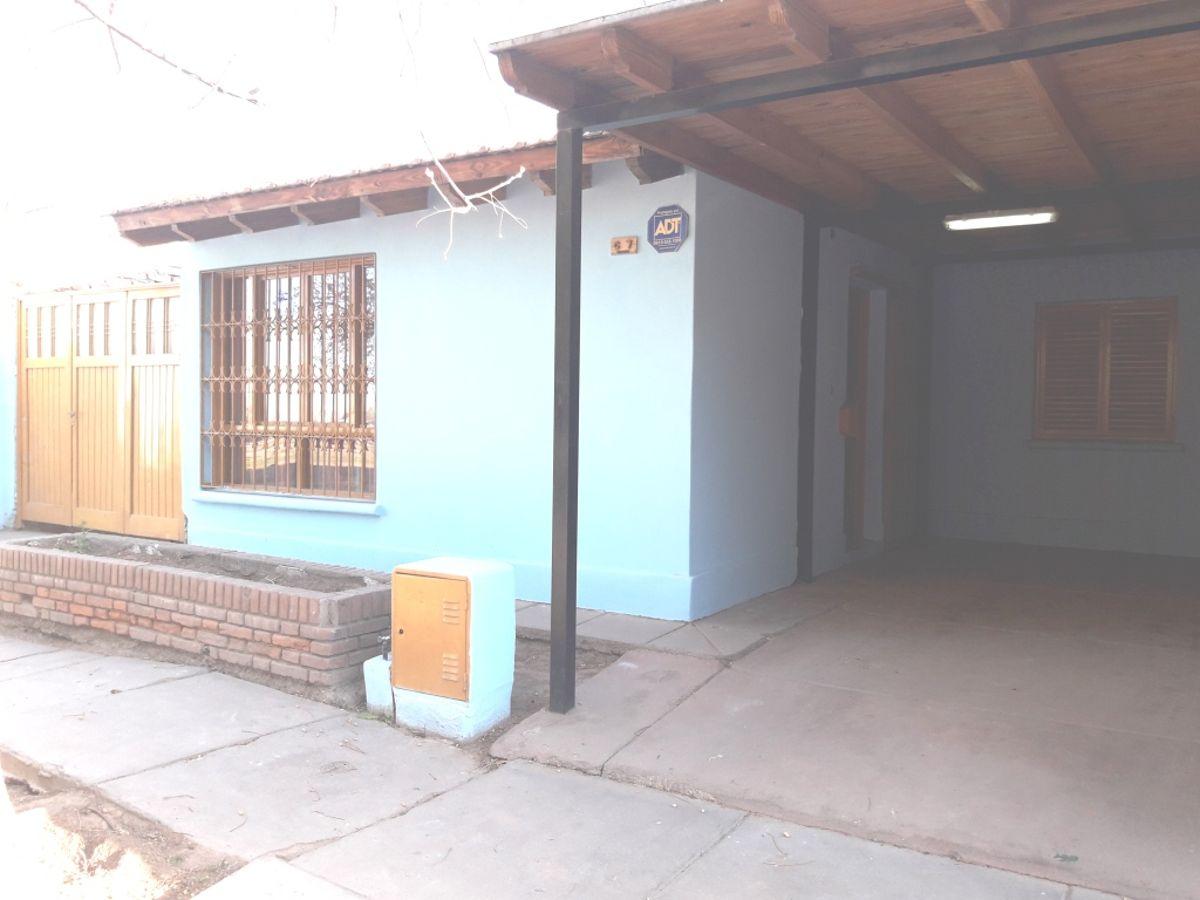 Foto de Casa en Alquiler de 3 dormitorios en Barrio 21 de Julio Lujan de Cuyo, imagen 2