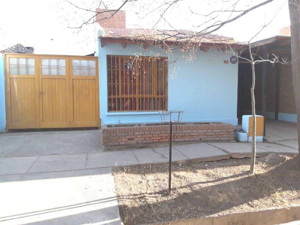 Foto de Casa en Alquiler de 3 dormitorios en Barrio 21 de Julio Lujan de Cuyo, imagen 1