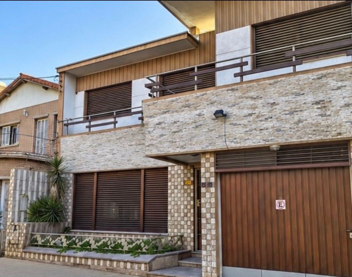 Foto de VENTA Casa Bombal Sur. Echeverría entre Tucumán y Arizu Godoy Cruz, imagen 1