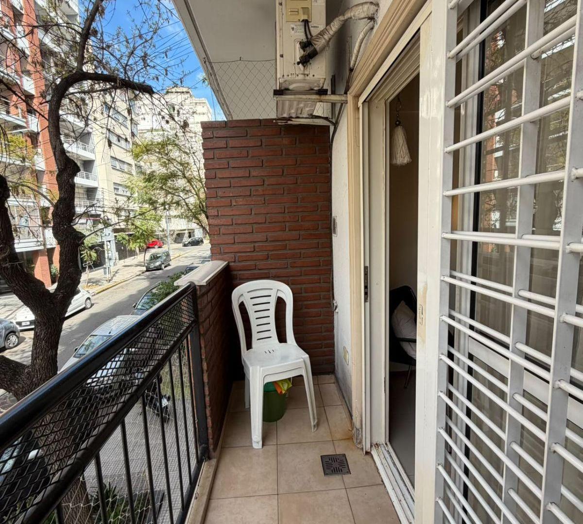 Foto de Excelente 2 Ambientes al frente con Balcon y Patio - Villa del Parque, imagen 2