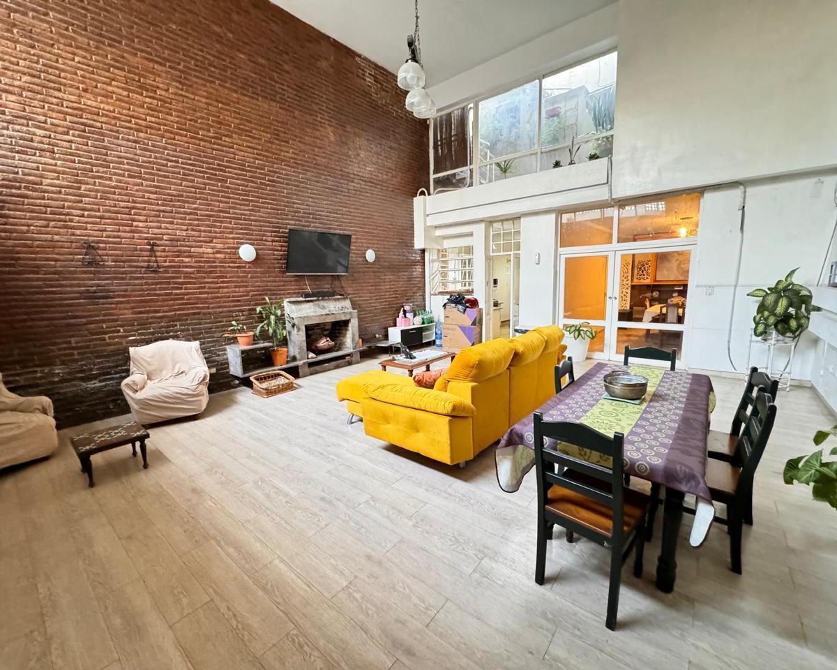 Importante Casa de 5 Dorm. Sobre Av Mate de Luna Al 2100, Zona Parque Avellaneda 1