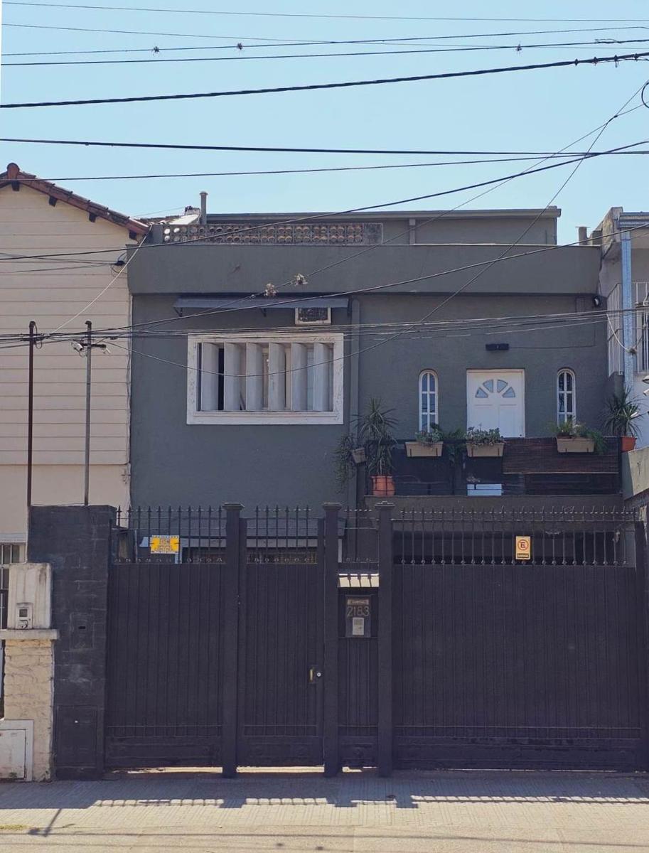 Importante Casa de 5 Dorm. Sobre Av Mate de Luna Al 2100, Zona Parque Avellaneda 2