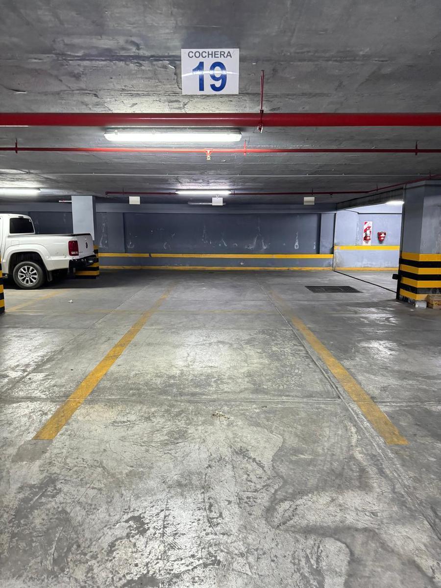 Amplias Cocheras Apta Camioneta en Venta en Balcarce Al 400, Barrio Norte 2