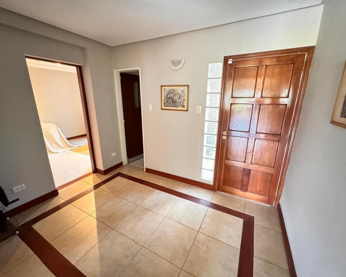Hermosa Casa de 4 Dorm. en Excelente Estado en Parque Guillermina, Smt 5