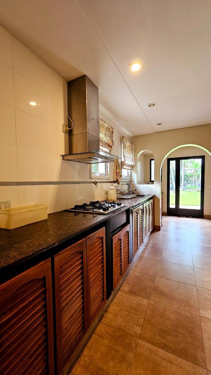 Foto de Importante casa de 5 dormitorios en VENTA en lote de 832 m2, zona, imagen 3