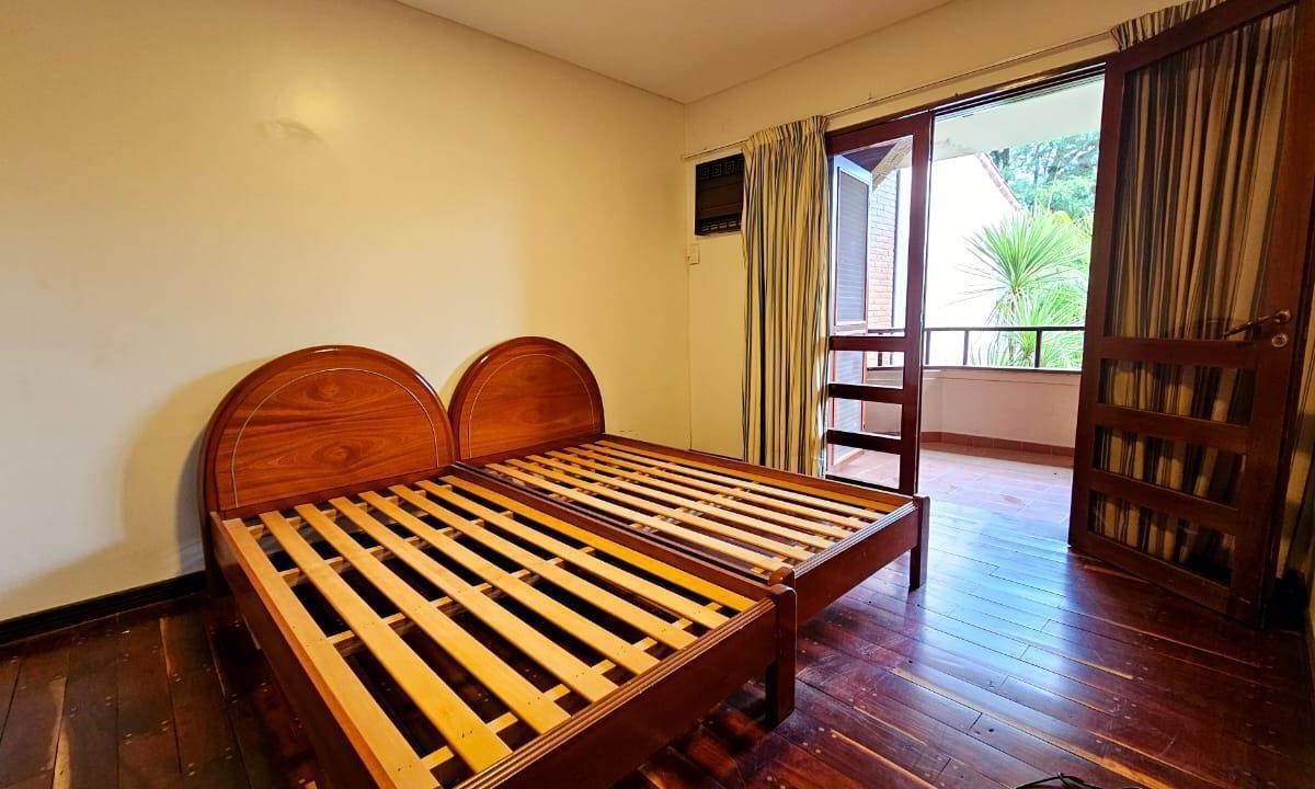 Importante Casa de 5 Dorm. en Venta en Lote de 832 m², Zona Parque Guillermina, Smt 5