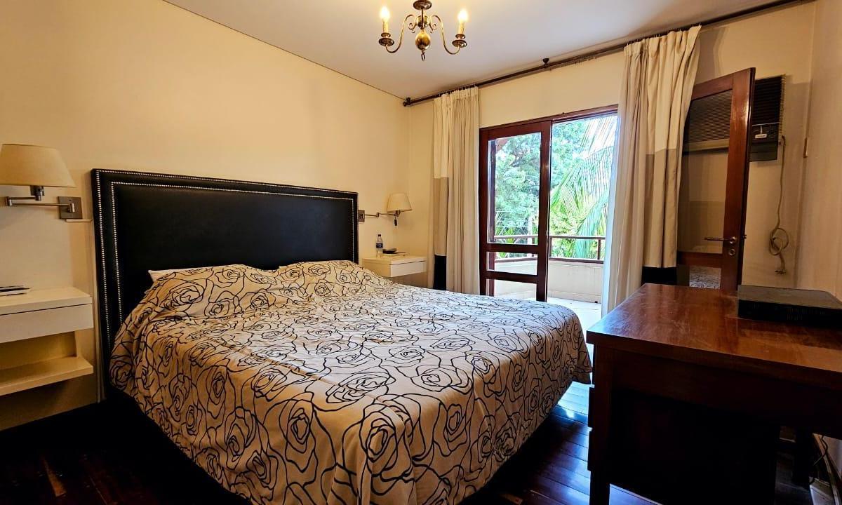 Importante Casa de 5 Dorm. en Venta en Lote de 832 m², Zona Parque Guillermina, Smt 1