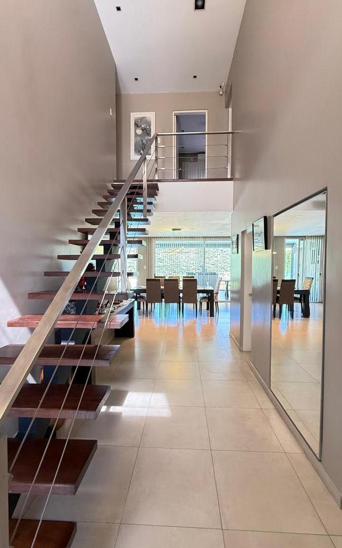 Foto de Casa de categoría de 4 dormitorios en VENTA en barrio privado Álamos, imagen 3
