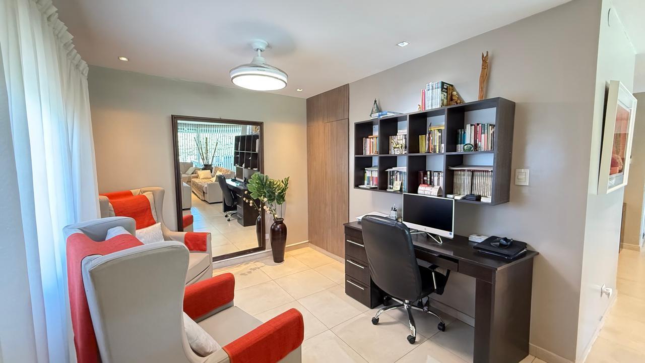 Foto de Casa de categoría de 4 dormitorios en VENTA en barrio privado Álamos, imagen 4