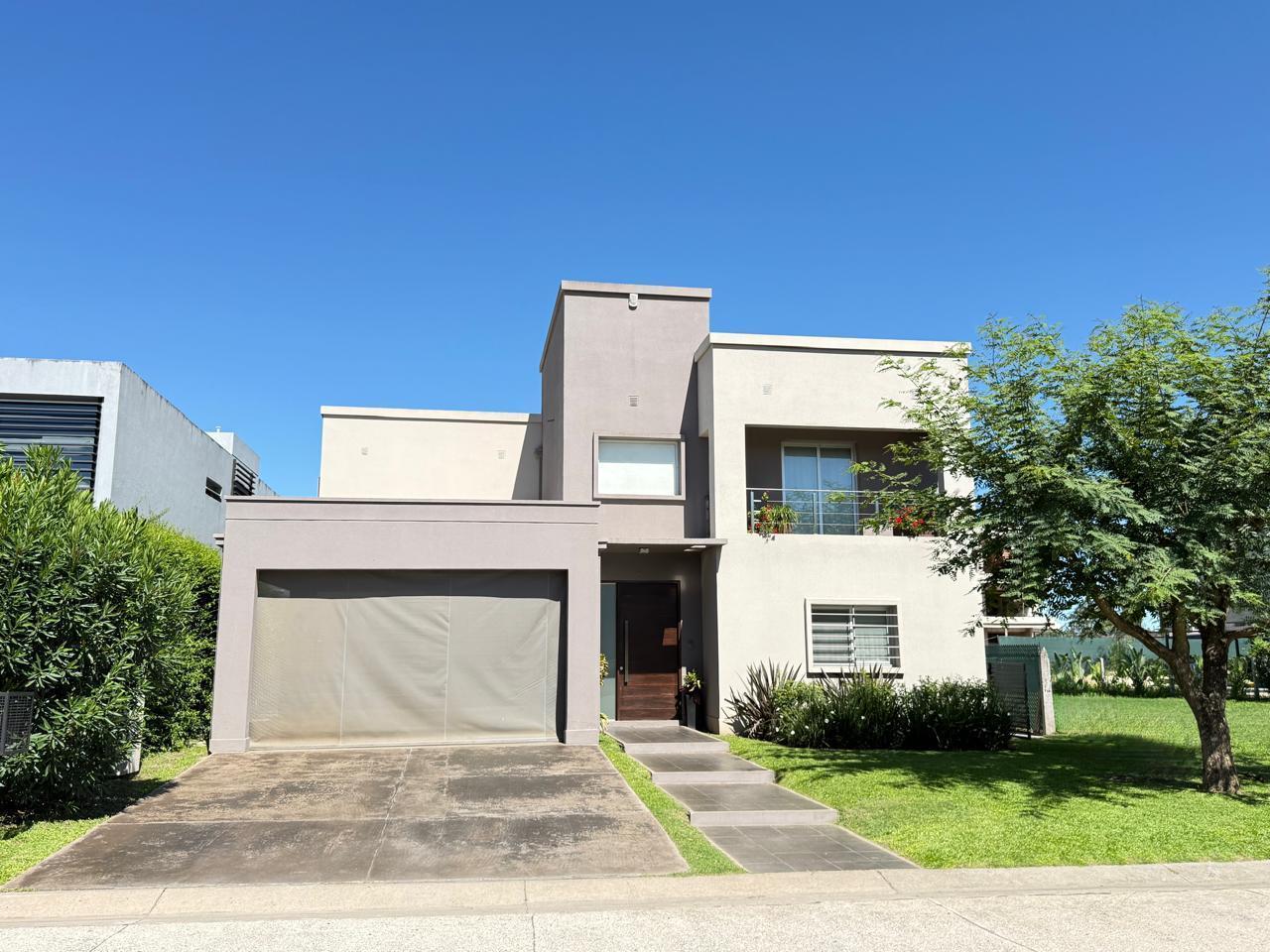 Casa de categoría de 4 dormitorios en VENTA en barrio privado Álamos, Av. Perón al 1000, Yerba Buena