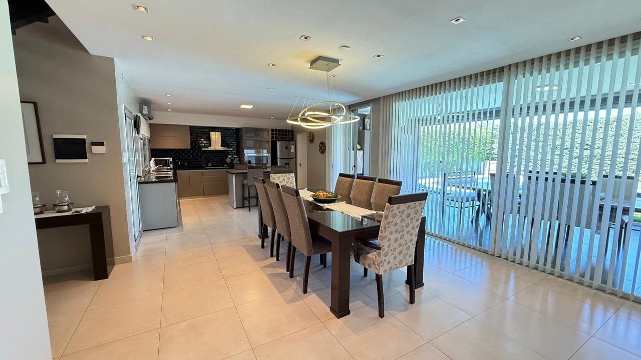 Foto de Casa de categoría de 4 dormitorios en VENTA en barrio privado Álamos, imagen 5