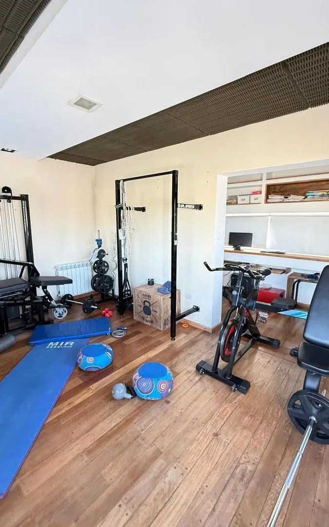 Importante casa de 4 dormitorios en Country del Pilar, Yerba Buena, apta crédito! 2
