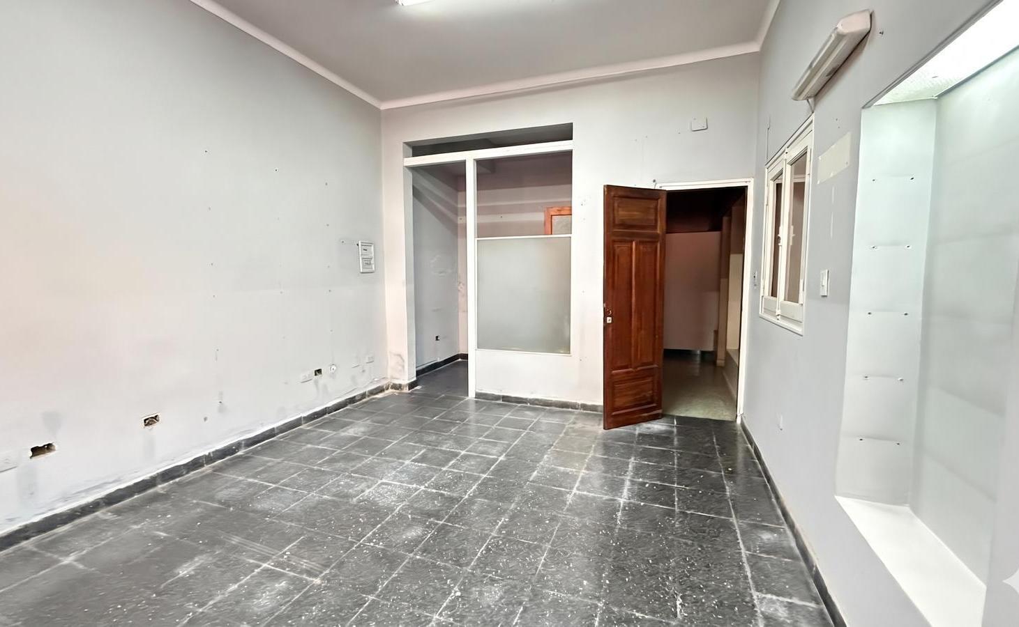 Importante propiedad comercial (local + oficinas + galpón) en Cornelio Saavedra al 200, SMT