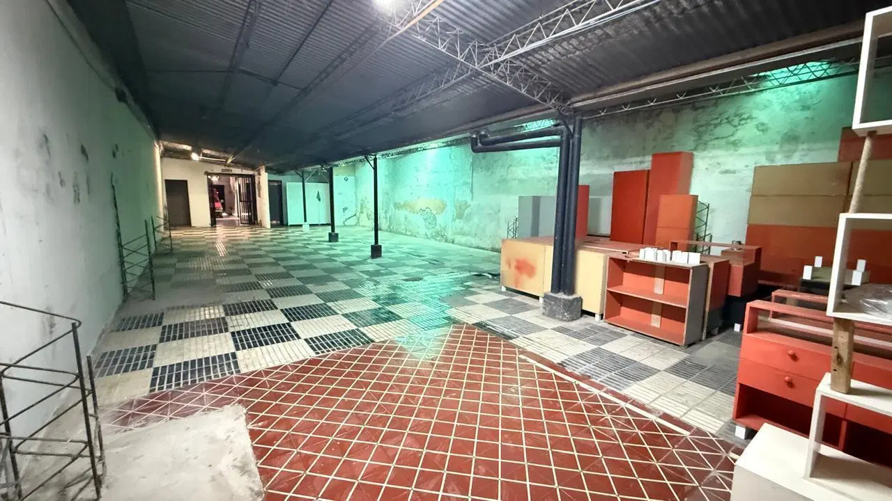 Importante propiedad comercial (local + oficinas + galpón) en Cornelio Saavedra al 200, SMT 4