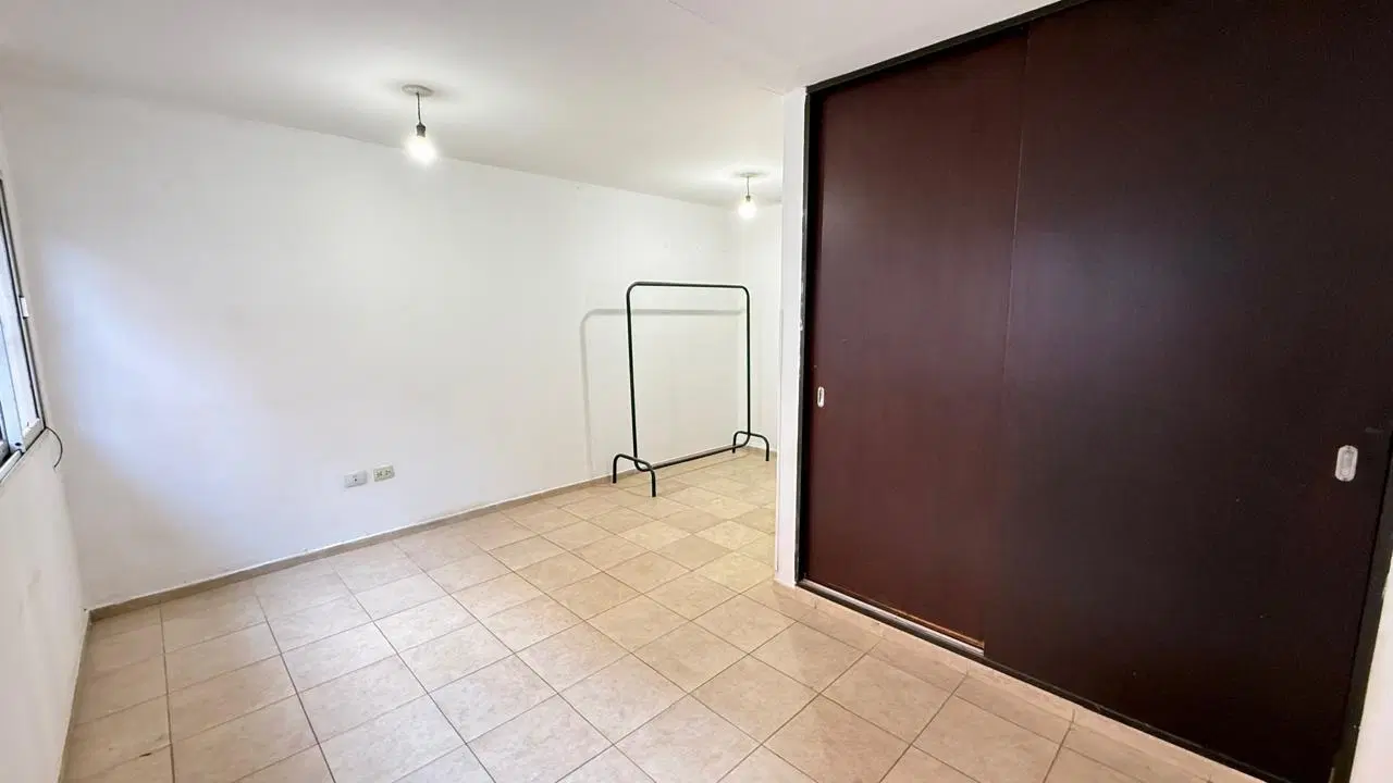 Amplio monoambiente en piso 1 por escalera en VENTA en Colombia al 200, Zona Norte, SMT 2