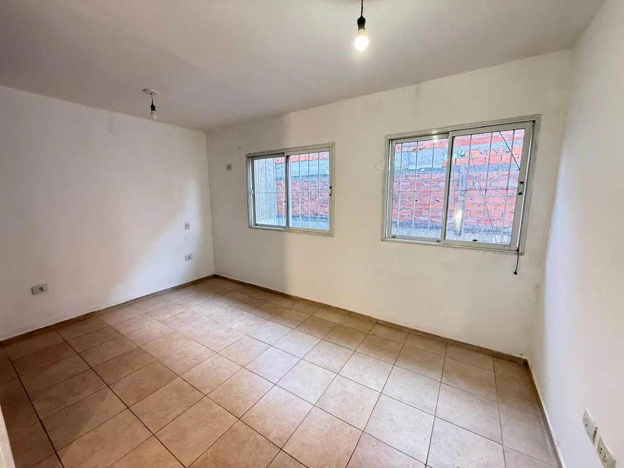 Amplio monoambiente en piso 1 por escalera en VENTA en Colombia al 200, Zona Norte, SMT 3