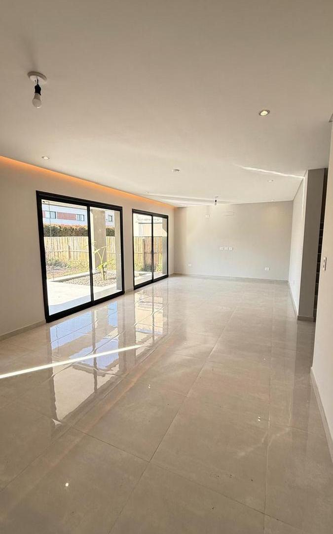 Foto de Hermosa casa de 3 dormitorios a ESTRENAR en VENTA en Country Pinar 2, imagen 2