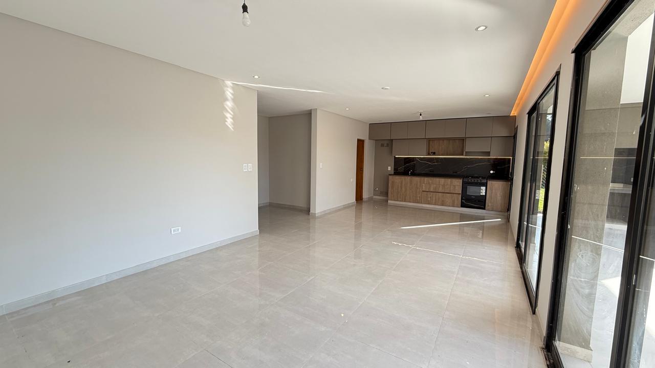 Foto de Hermosa casa de 3 dormitorios a ESTRENAR en VENTA en Country Pinar 2, imagen 1