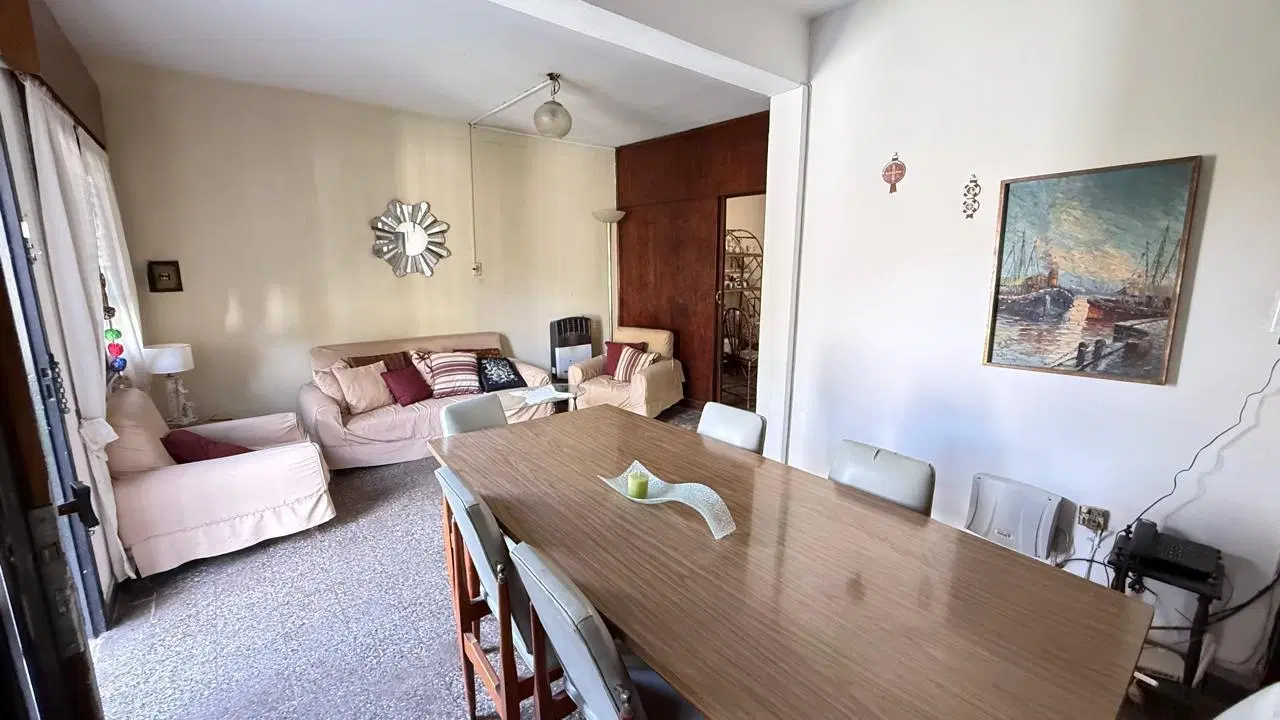 Casa de 3 dormitorios en terreno de 450 m2 en VENTA en Perú al 1500, Yerba Buena 1